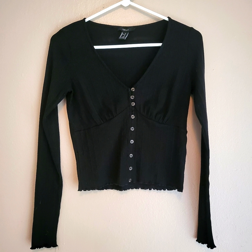 Forever21 small black long-sleeved vneck top